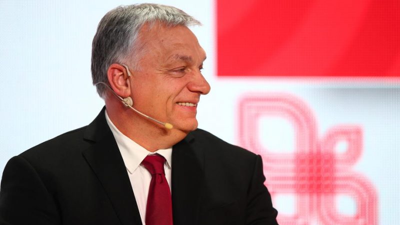 Maďarský premiér Viktor Orban se účastní panelových diskusí v jihopolském Krakově 17. února 2021. U příležitosti 30. výročí visegrádské spolupráce se v Krakově koná summit vedoucích vlád zemí Visegrádské skupiny. Polské předsednictví začalo 1. července 2020.