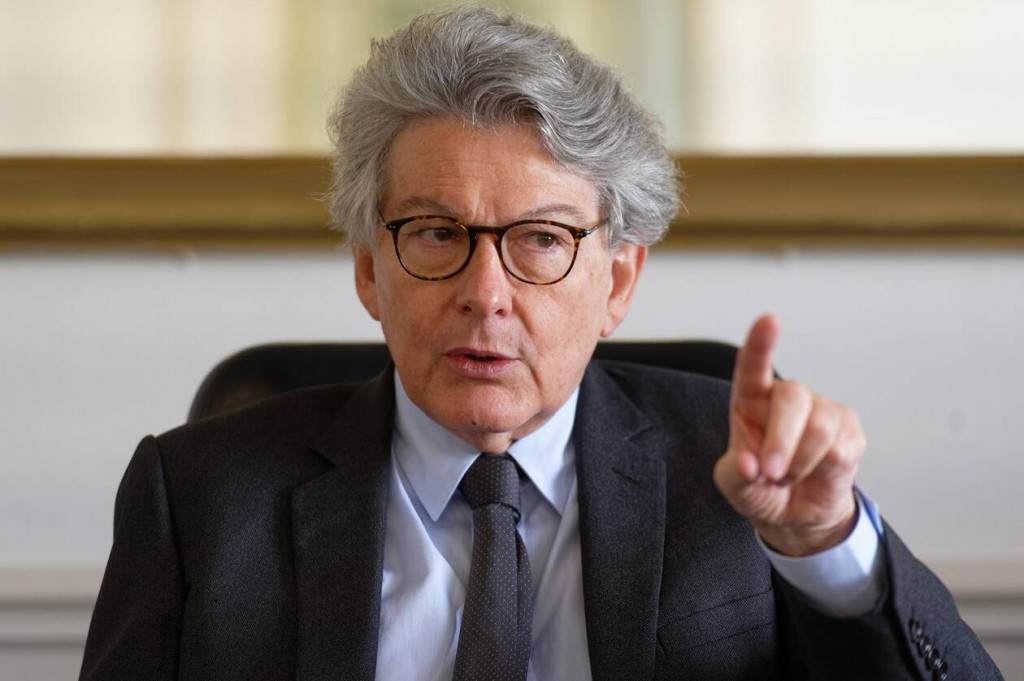 Thierry Breton, bývalý ministr hospodářství a financí, bývalý prezident Thomson a France Telecom, je evropský komisař odpovědný za průmyslovou politiku, vnitřní trh, digitál, obranu a vesmír.