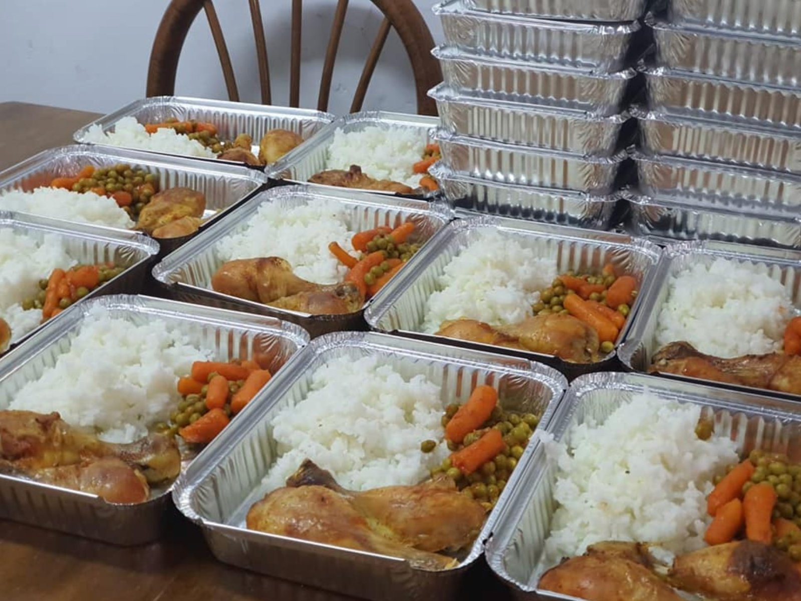 Poskytování teplých jídel rodinám, bez kterých by se jinak neobešli
