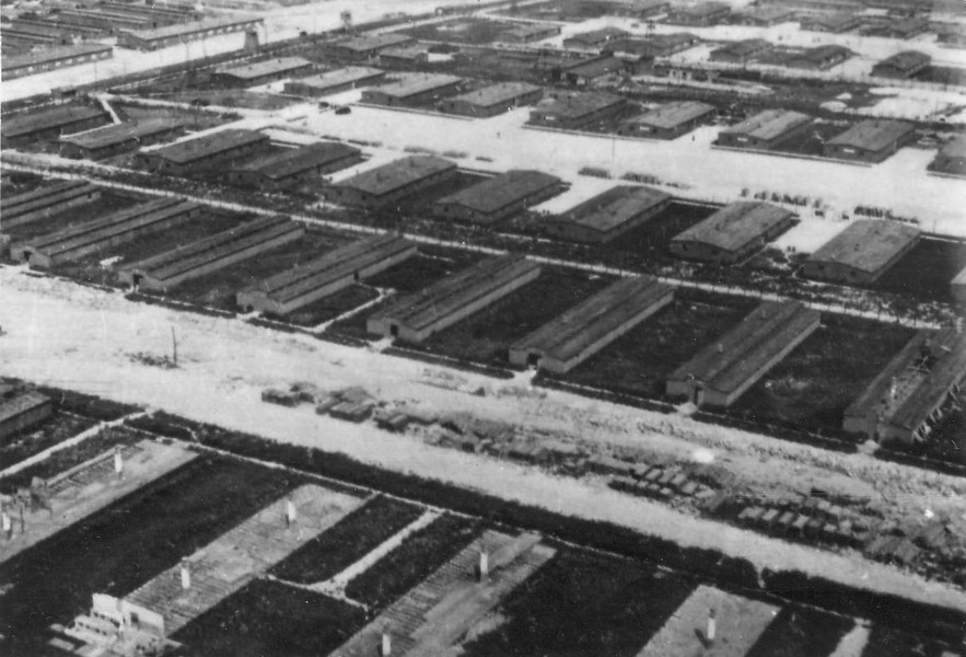 Koncentrační tábor Majdanek (foto z 24. 6. 1944) – Konzentrationslager der Waffen SS Lublin – předměstí Lublinu, Polsko