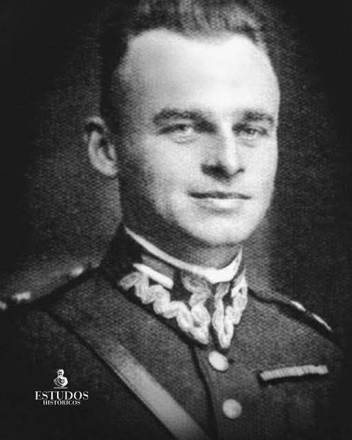 Witold Pilecki během nacistického nájezdu na varšavské ulici a sledoval, jak němečtí vojáci natlačují polské muže do nákladních aut