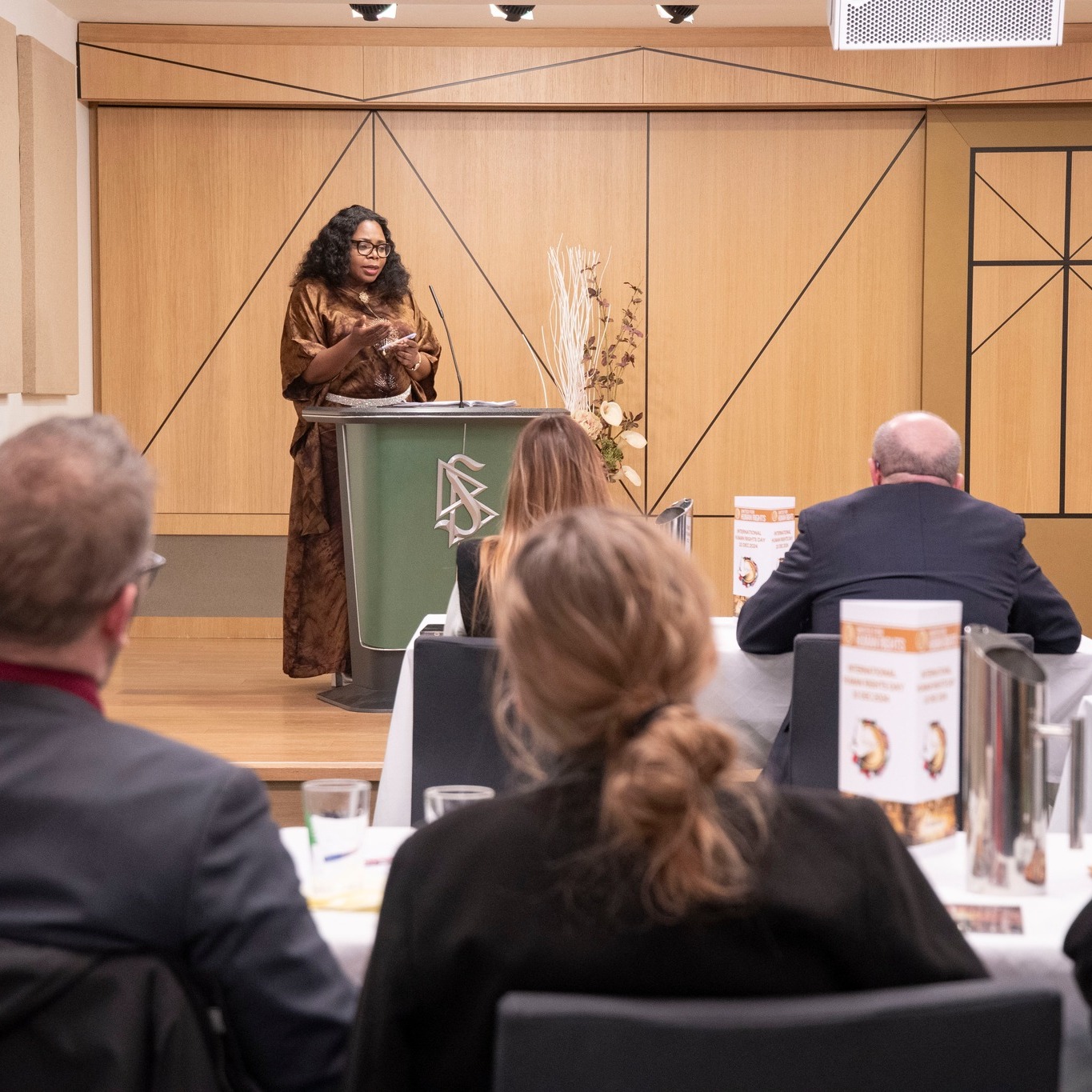 Mezinárodního dne lidských práv se zástupci 13 různých zemí sešli v Scientologické církvi v Dublinu