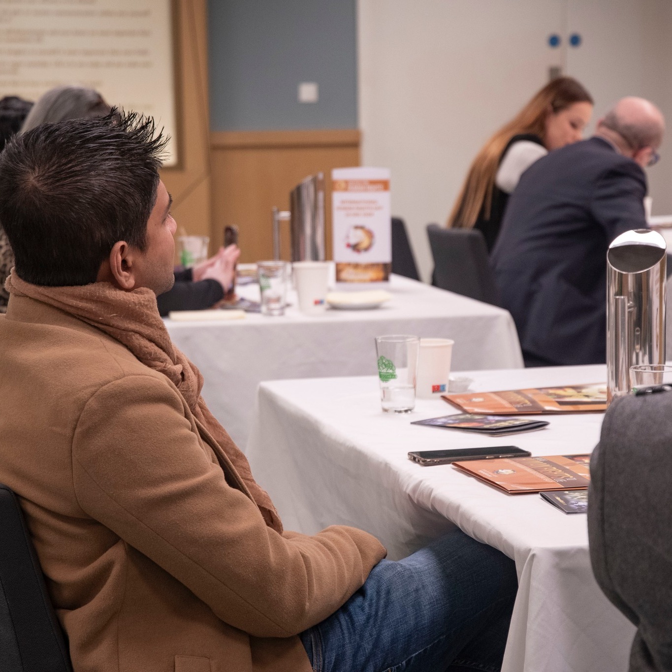 Mezinárodního dne lidských práv se zástupci 13 různých zemí sešli v Scientologické církvi v Dublinu